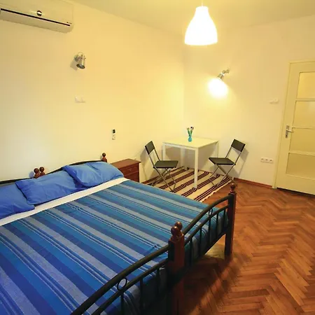 1 Bedroom Awesome In Apartment
