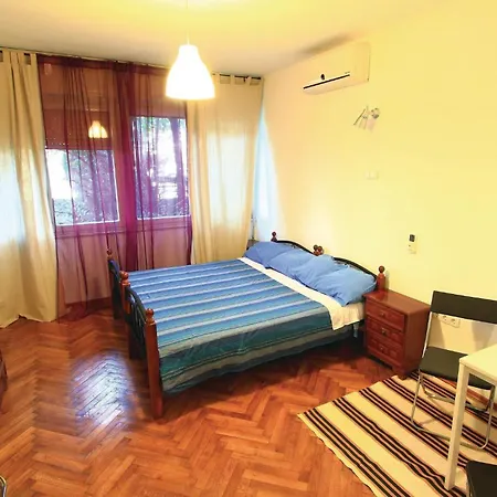 아파트 1 Bedroom Awesome In 풀라