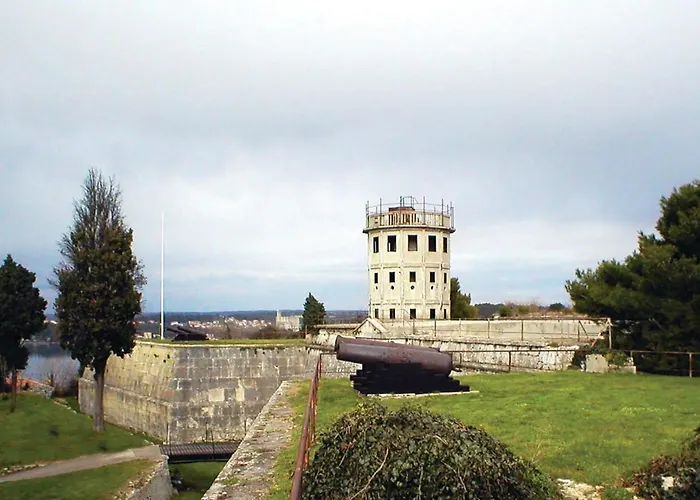 1 Bedroom Awesome In 아파트