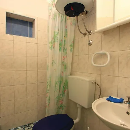 1 Bedroom Awesome In Lejlighed Pula