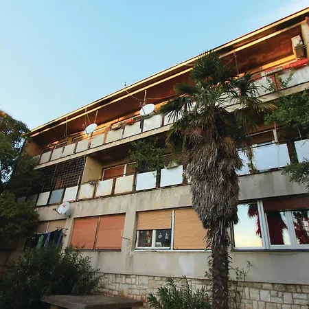 Apartment 1 Bedroom Awesome In Pula