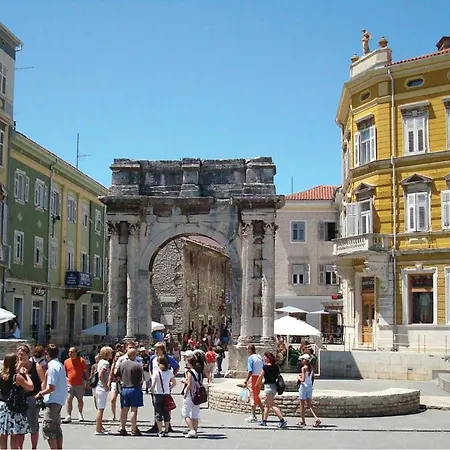 1 Bedroom Awesome In * Pula